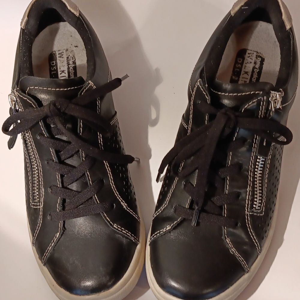 Earth Origins Etta Sneakers - Picture 2 of 10
